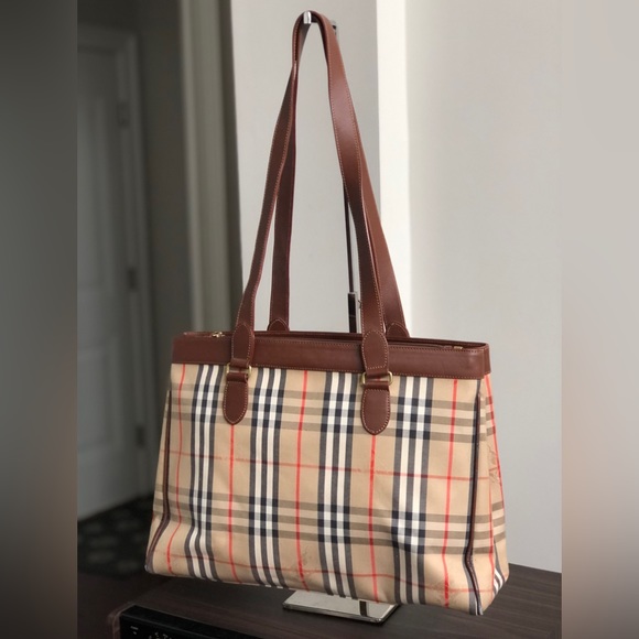 Vintage Classic Large Burberry Tote - Picture 7 of 16